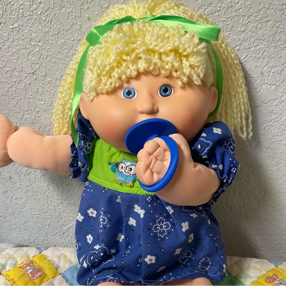 Vintage Cabbage Patch Kid Hasbro Girl Open Mouth Lemon Hair Blue Eyes 1990